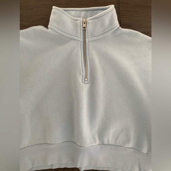 Aritzia. Cropped zip sweater. Size Small. Comfy, casual. - Picture 4 of 5